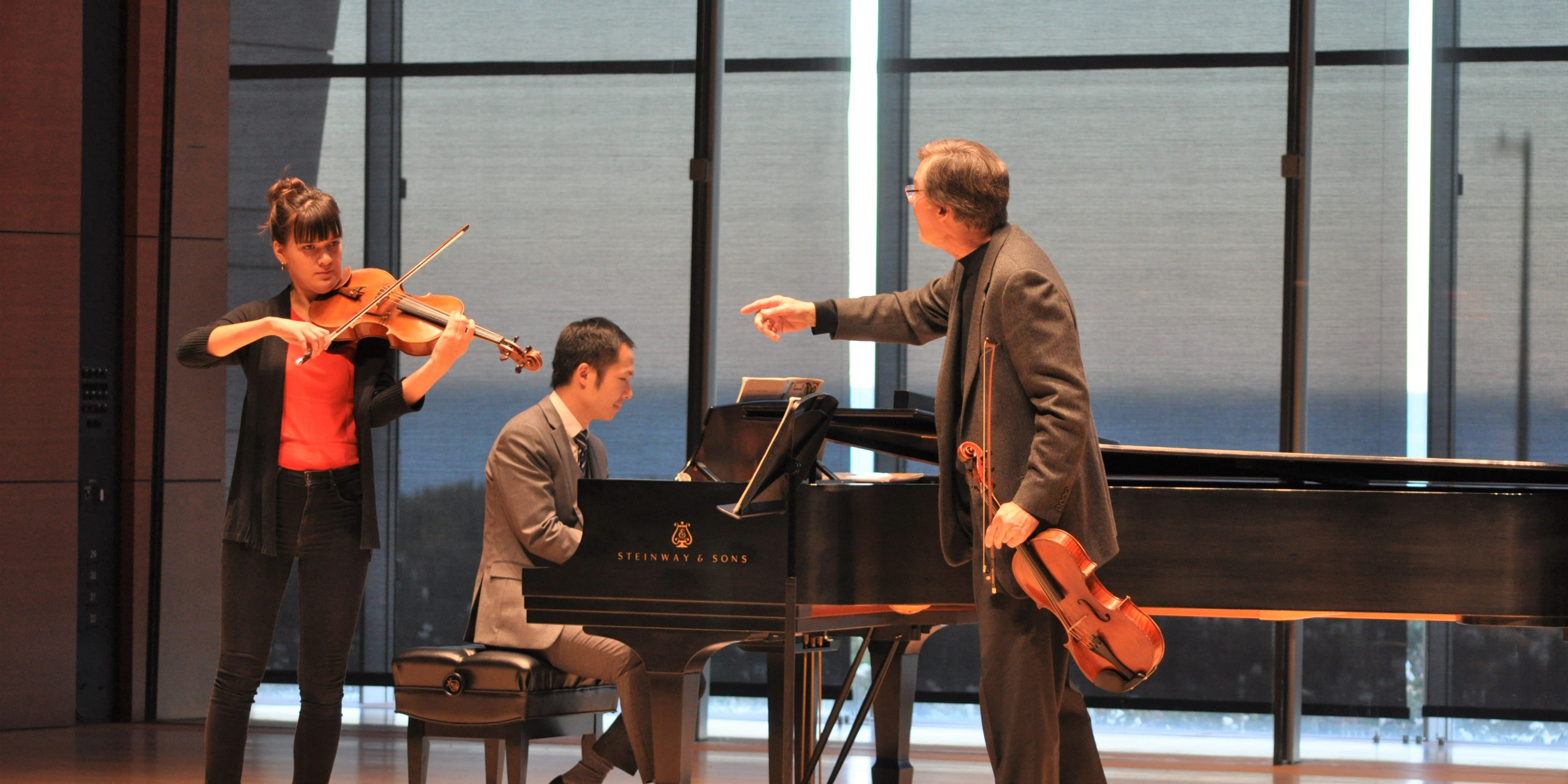 Chloe plays for James Dunham of Rice University in a masterclass.